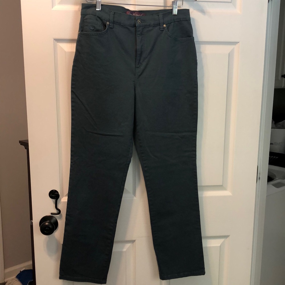 Gloria Vanderbilt NWOT forest green Amanda jeans size 10 average excellent